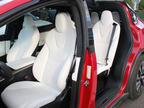 Used 2023 Tesla Model X image 6