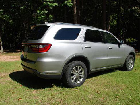 Used 2018 Dodge Durango AWD SXT image 10
