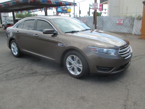 Used 2015 Ford Taurus SEL FWD image 11