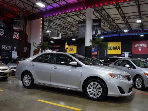 Used 2013 Toyota Camry LE image 7