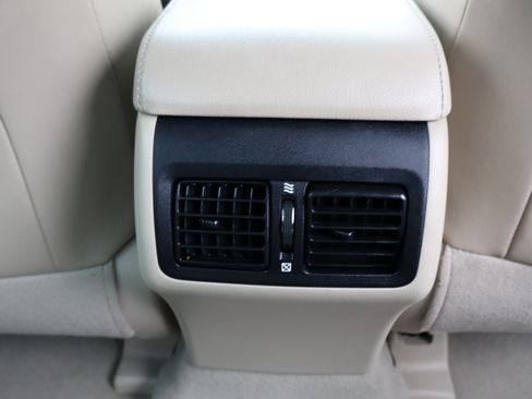 Used 2012 Toyota Camry XLE image 16