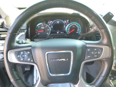 Used 2018 GMC Yukon Denali image 38