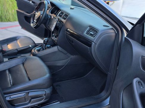 Used 2017 Volkswagen Jetta SE image 20