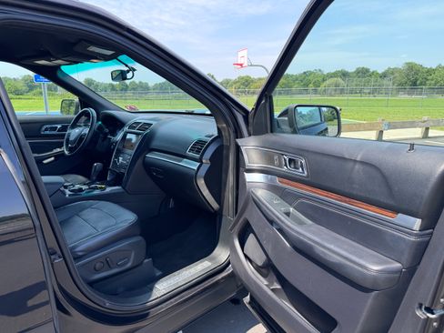 Used 2019 Ford Explorer Limited image 21