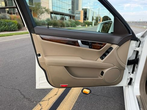 Used 2013 Mercedes-Benz C 250 Luxury image 15