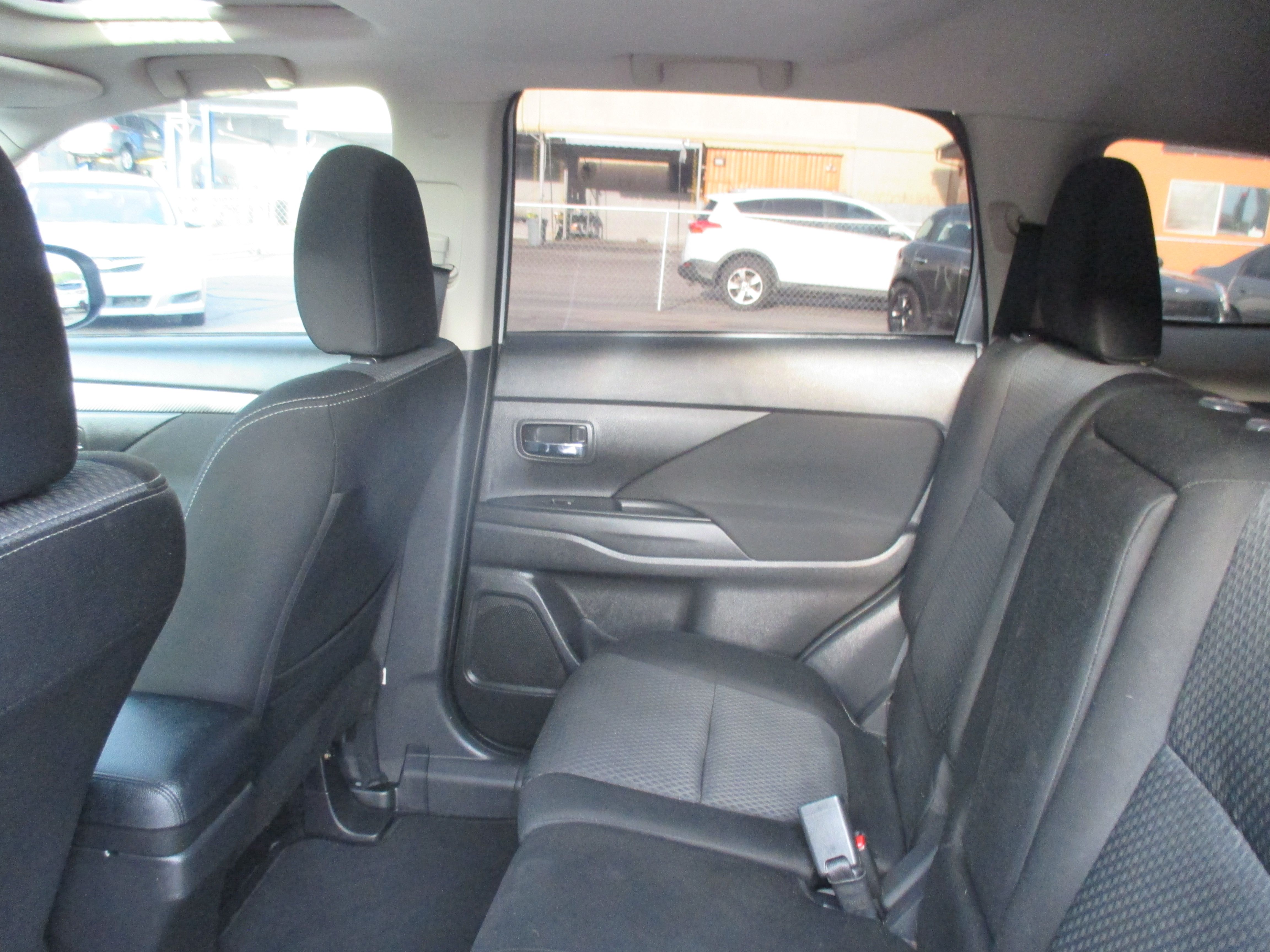 Used 2018 Mitsubishi Outlander SE w/ Tech Package FWD image 9