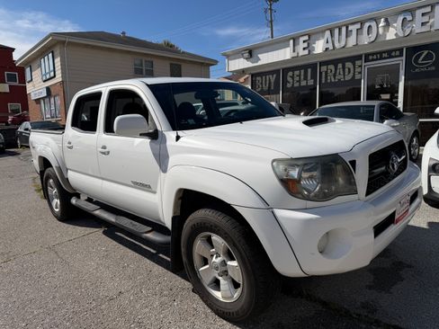 Used 2011 Toyota Tacoma PreRunner image 5