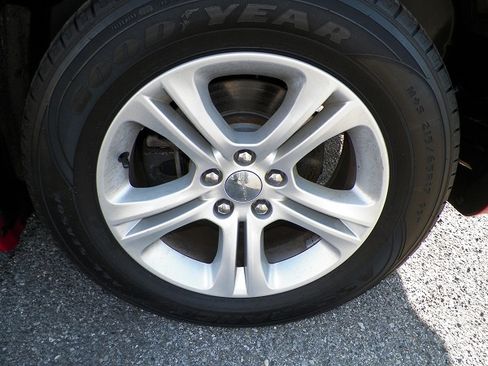 Used 2016 Dodge Charger SE RWD image 6