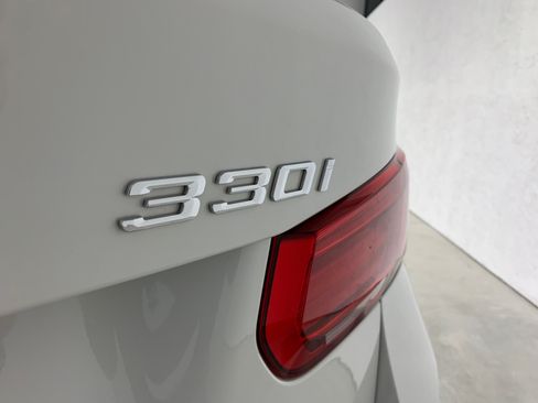 Used 2017 BMW 330i xDrive w/ Driver Assist image 11