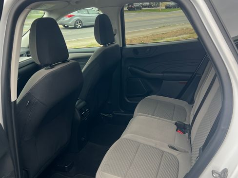 Used 2022 Ford Escape SE image 19