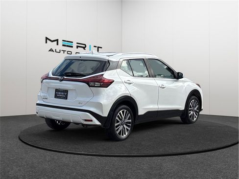 Used 2023 Nissan Kicks SV image 9
