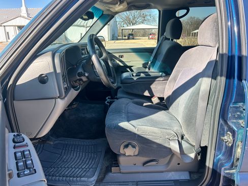 Used 2001 Chevrolet Suburban 2WD image 9
