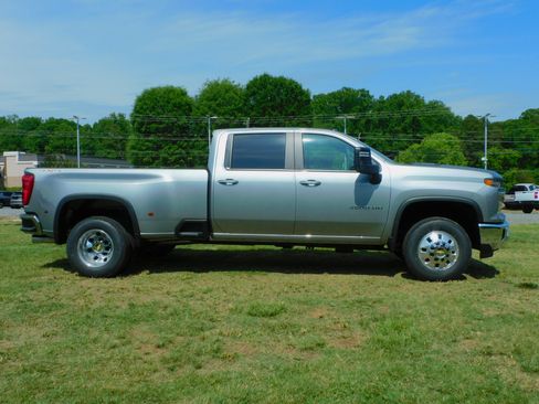 New 2026 Chevrolet Silverado 3500 4x4 Crew Cab LT image 10