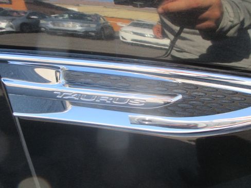Used 2015 Ford Taurus Limited FWD image 9