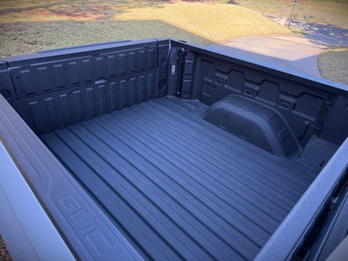 Used 2025 GMC Sierra 1500 SLT image 16