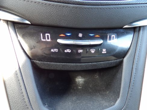 Used 2019 Cadillac XT5 FWD image 12