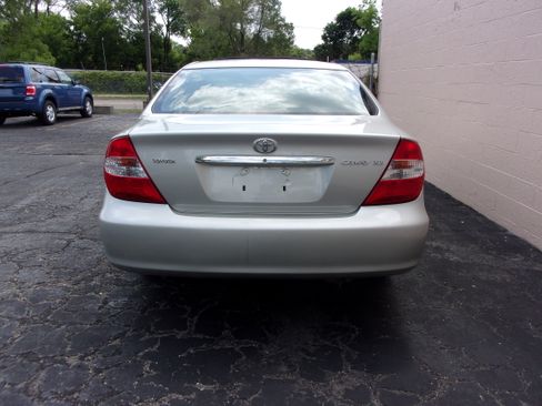 Used 2004 Toyota Camry XLE FWD image 5