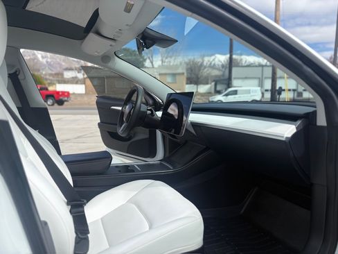 Used 2023 Tesla Model 3 Performance image 9