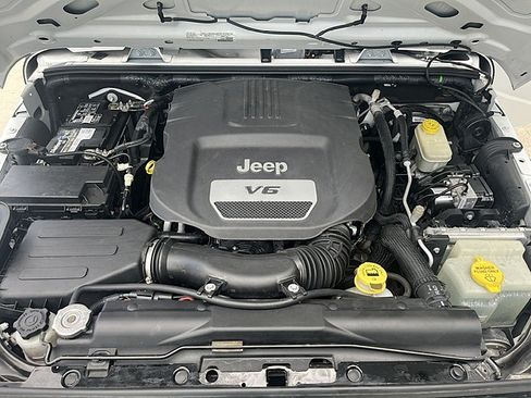Used 2016 Jeep Wrangler 4WD Sport image 39
