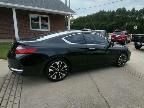 Used 2017 Honda Accord EX-L V6 Coupe image 6