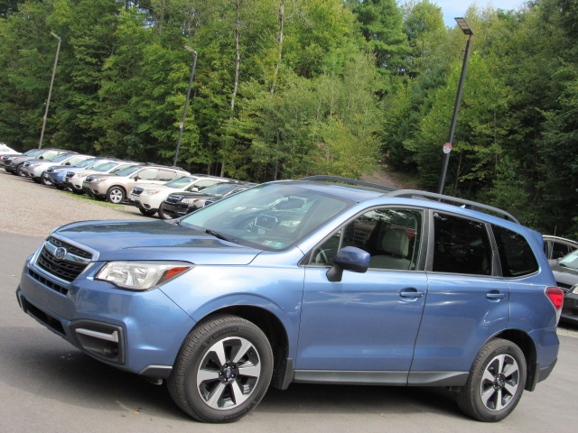 Used 2017 Subaru Forester 2.5i Premium AWD/4WD image 2