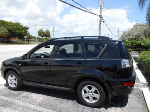 Used 2010 Mitsubishi Outlander 2WD ES image 3