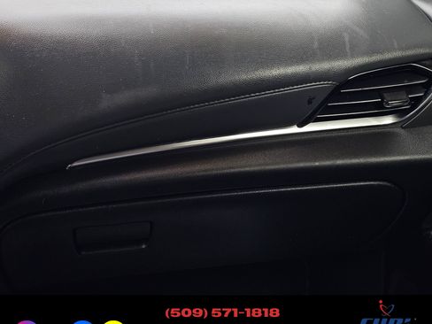 Used 2021 Chevrolet Traverse LT image 11