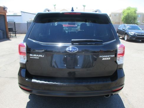 Used 2017 Subaru Forester 2.5i Touring AWD/4WD image 10