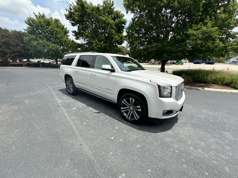 Used 2017 GMC Yukon XL 4WD Denali image 5