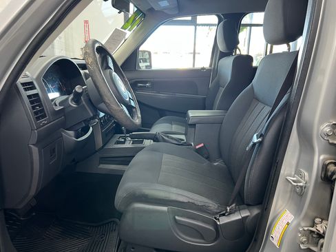 Used 2012 Jeep Liberty Sport image 12