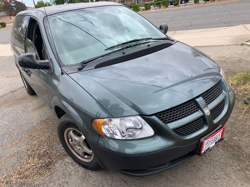 Used 2002 Dodge Caravan SE FWD image 1