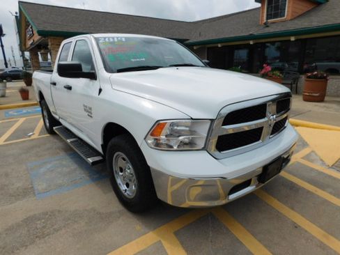 Used 2019 RAM 1500 Classic Tradesman RWD image 1