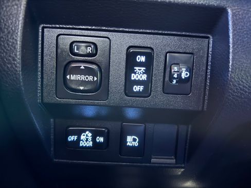 Used 2018 Toyota Tundra SR5 image 17