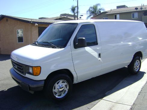 Used 2005 Ford E-150 and Econoline 150 image 4