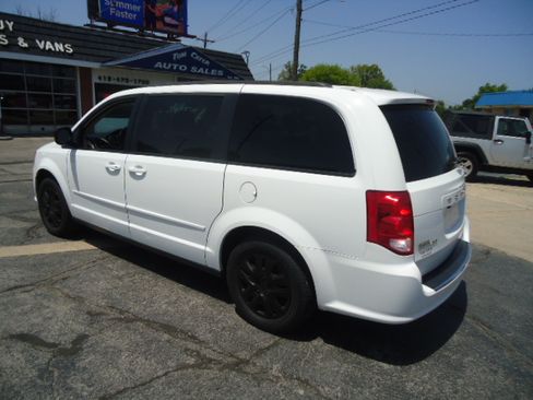 Used 2017 Dodge Grand Caravan SE FWD image 10