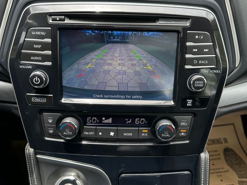 Used 2017 Nissan Maxima SL FWD image 11
