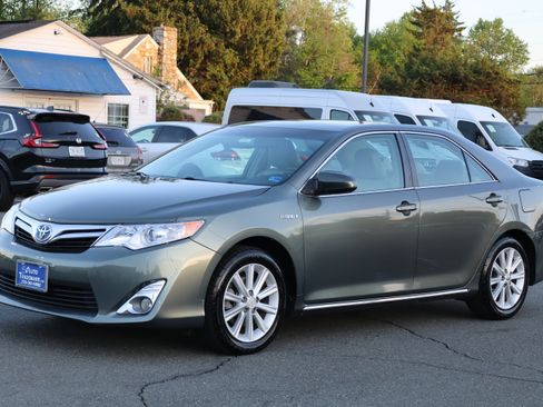 Used 2012 Toyota Camry image 6