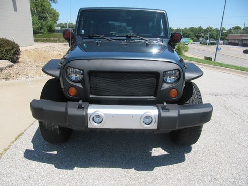 Used 2008 Jeep Wrangler 4WD Unlimited Sahara image 3