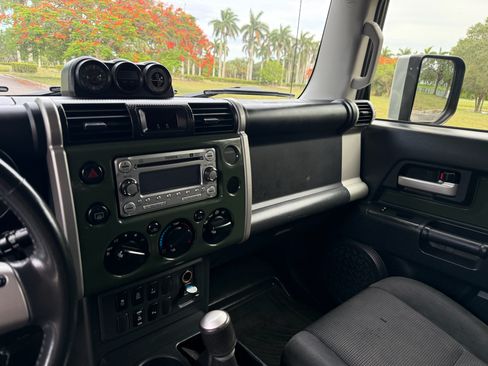 Used 2014 Toyota FJ Cruiser AWD/4WD image 66