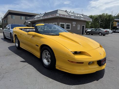 Used 1995 Chevrolet Camaro Z28 RWD image 10