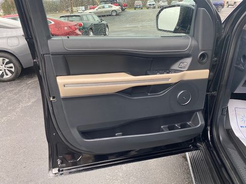 Used 2022 Ford Expedition Limited image 15