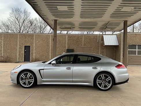 Used 2016 Porsche Panamera 4 Platinum Edition image 8