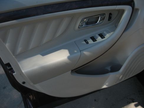 Used 2011 Ford Taurus Limited FWD image 8