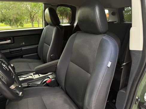 Used 2014 Toyota FJ Cruiser AWD/4WD image 63