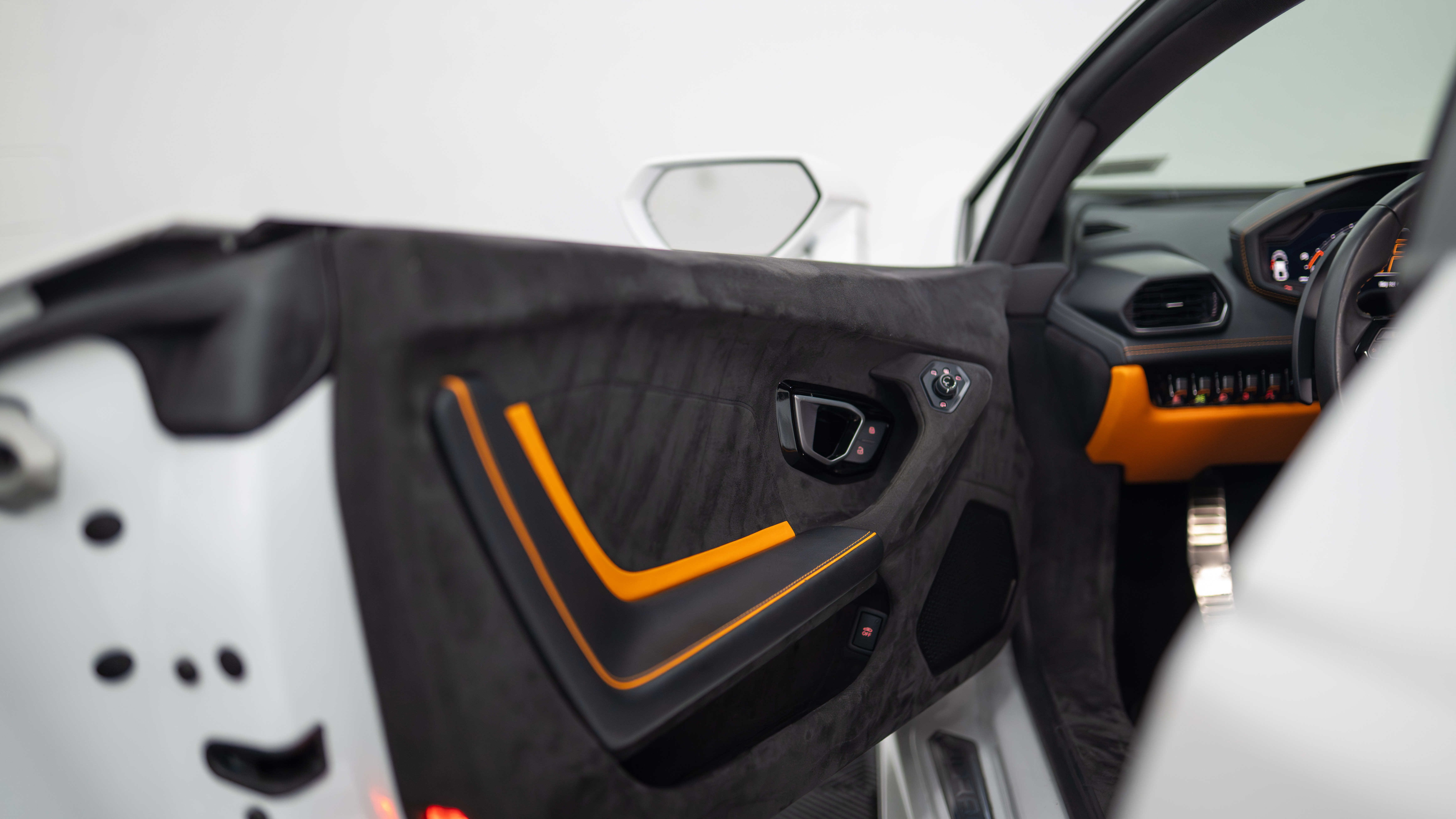 Used 2023 Lamborghini Huracan Tecnica Coupe RWD image 16