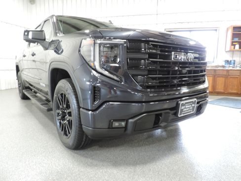 Used 2023 GMC Sierra 1500 4WD Crew Cab Elevation image 8
