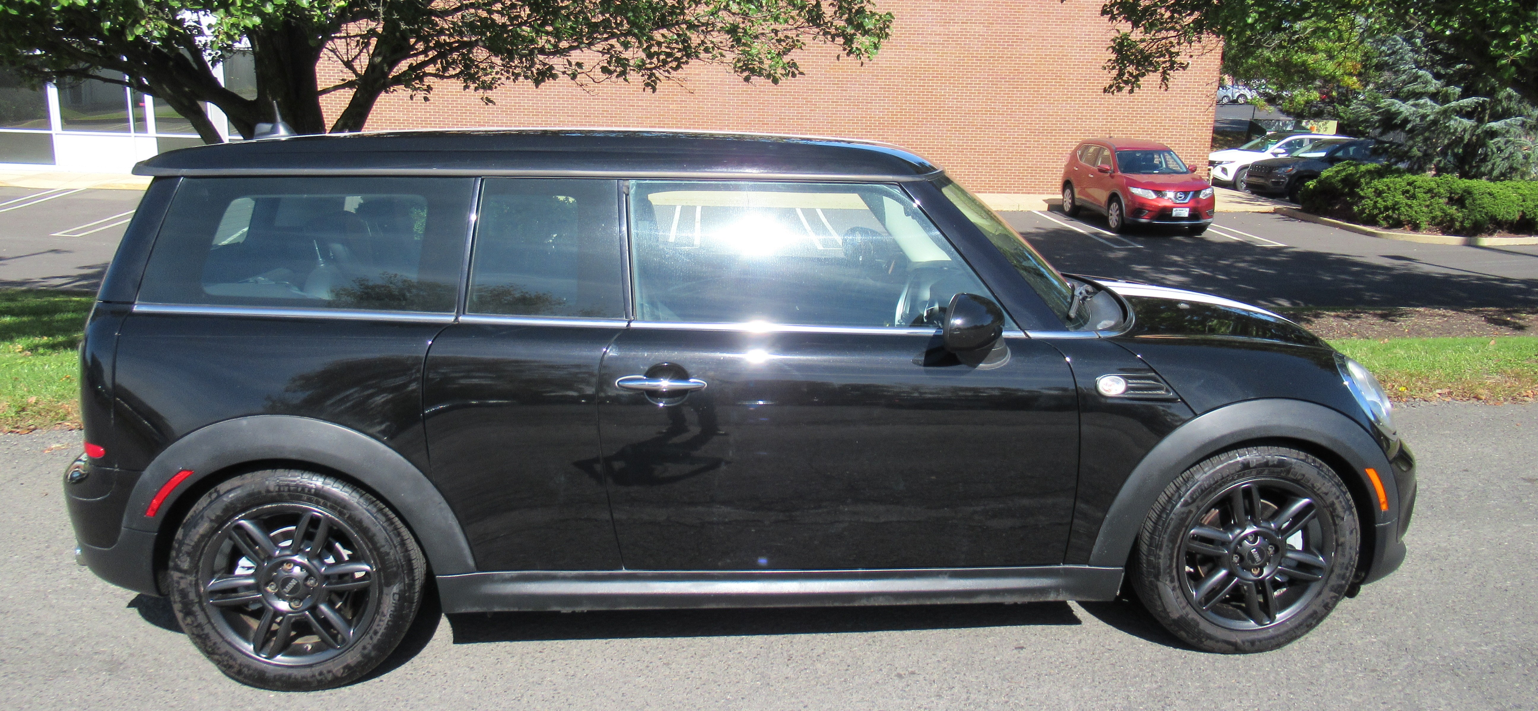Used 2011 MINI Cooper Clubman FWD image 5