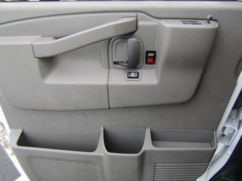 Used 2016 GMC Savana 2500 image 15