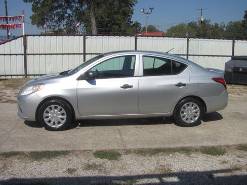 Used 2014 Nissan Versa image 1