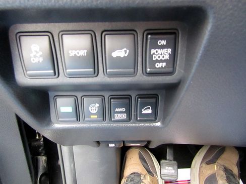 Used 2016 Nissan Rogue SV image 23